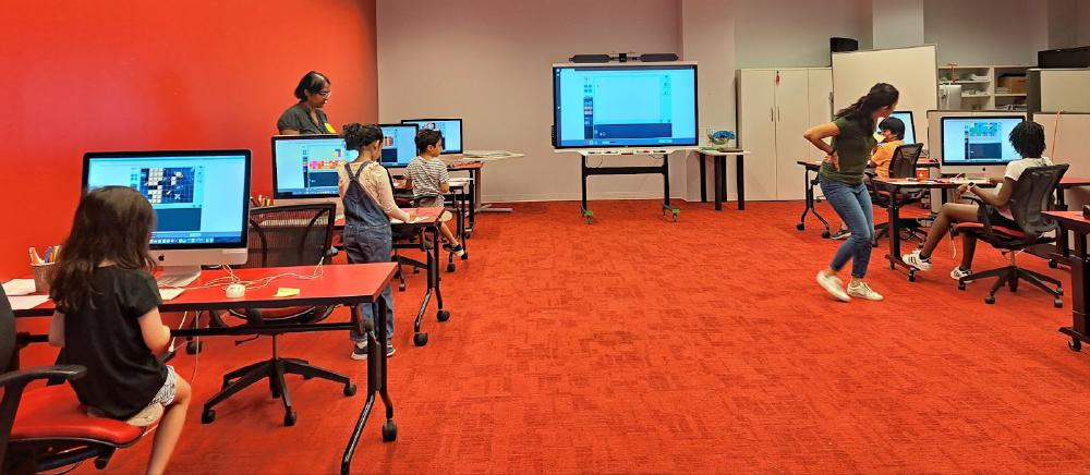 Facilitators conducting online coding exercise on Weavly.